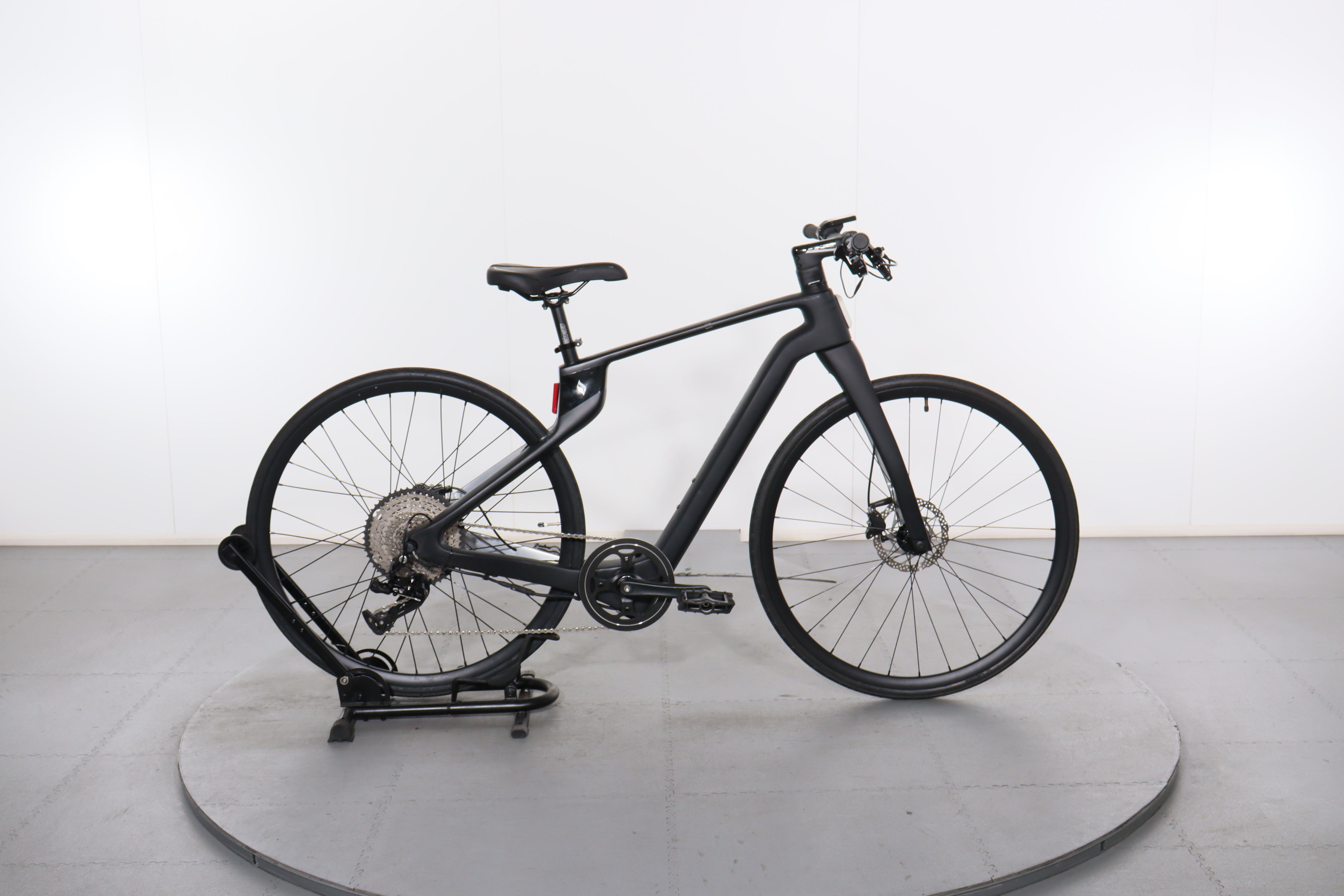 Road e-Bike for touring and commuting
